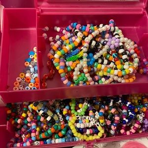 Assorted beaded jewlery nothingg wrong with it just don’t want it